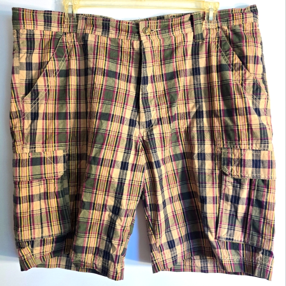 GUIDE SERIES CARGO MENS SHORT RED/TAN MULTI-COLOR PLAID SIZE 44
